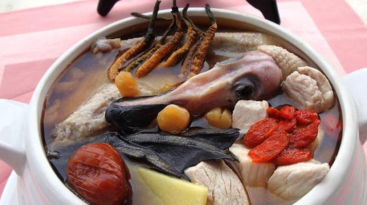 冬蟲夏草配什么煲湯好？營(yíng)養(yǎng)美味的搭配指南