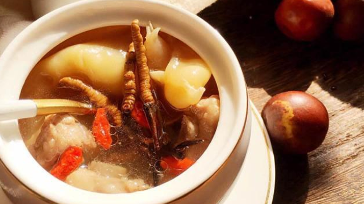 冬蟲(chóng)夏草與什么泡水喝？養(yǎng)生搭配指南